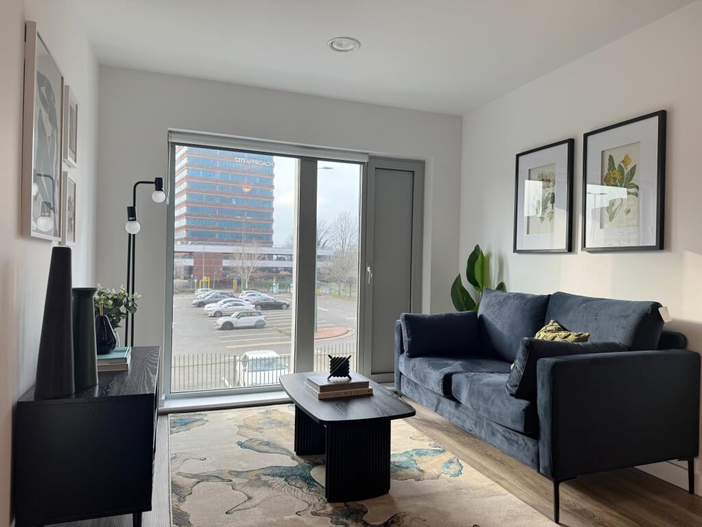 2 bed 1st Floor Flat for rent in . From Northwood - Sale