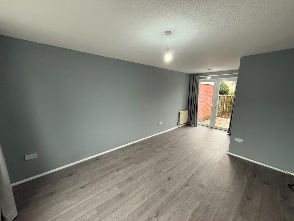 2 bed Mid Terraced House for rent in Sale. From Northwood - Sale