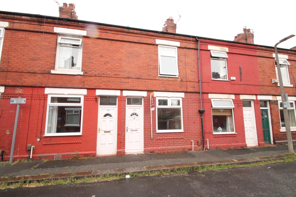 2 bed Mid Terraced House for rent in Sale. From Northwood - Sale