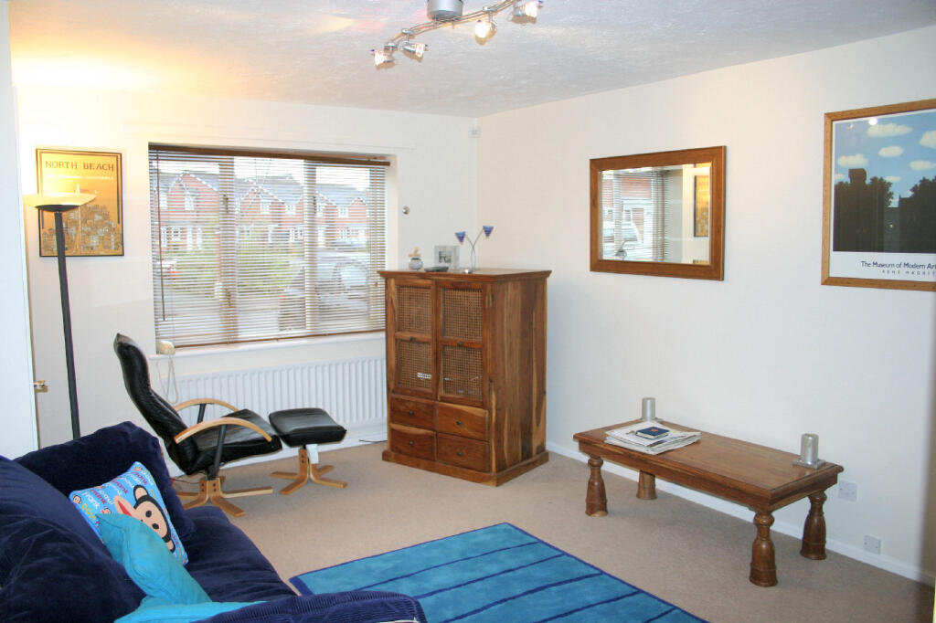 3 bed 1st Floor Flat for rent in Charlestown. From Northwood - Sale