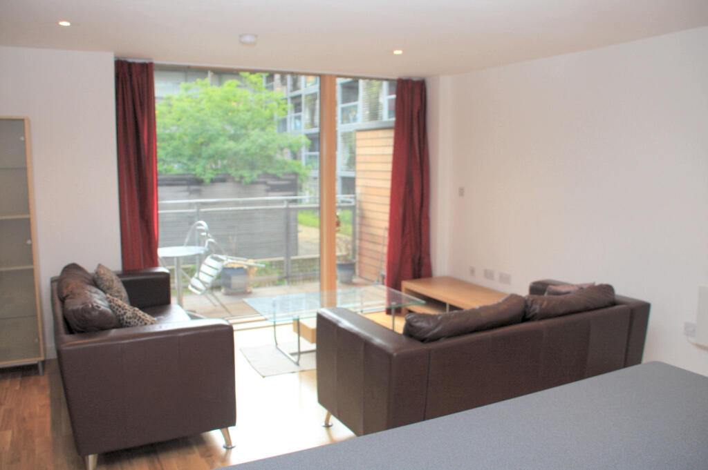 2 bed 1st Floor Flat for rent in Manchester. From Northwood - Sale