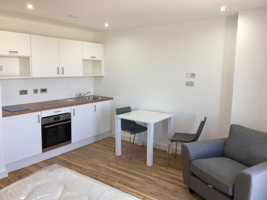4 bed Studio for rent in Salford. From Northwood - Sale