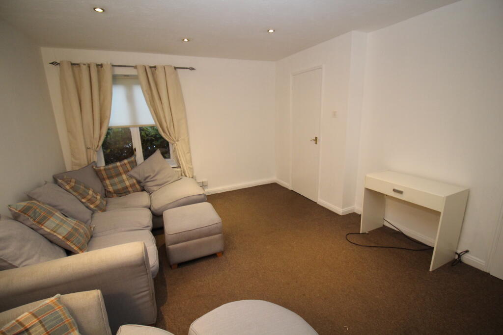 3 bed End of Terrace for rent in Charlestown. From Northwood - Sale 3 bed End of Terrace for rent in Charlestown. From Northwood - Sale