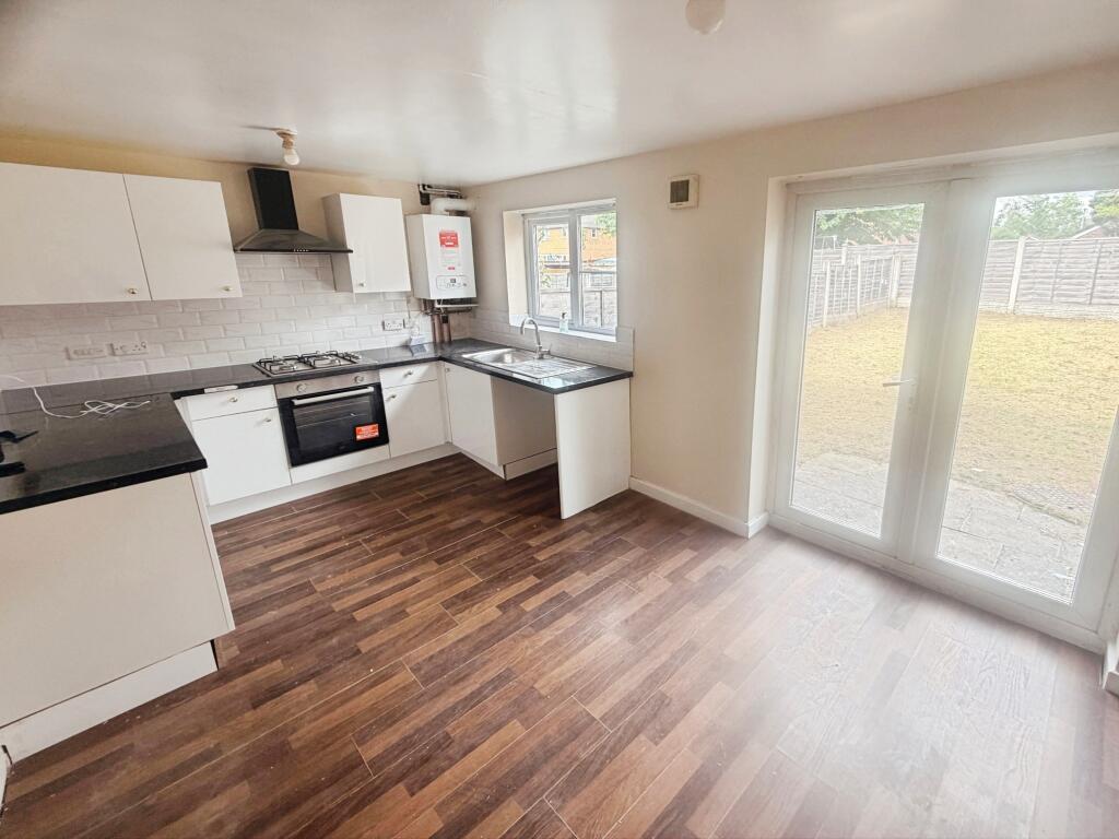 3 bed Mid Terraced House for rent in Droylsden. From Northwood - Sale 3 bed Mid Terraced House for rent in Droylsden. From Northwood - Sale