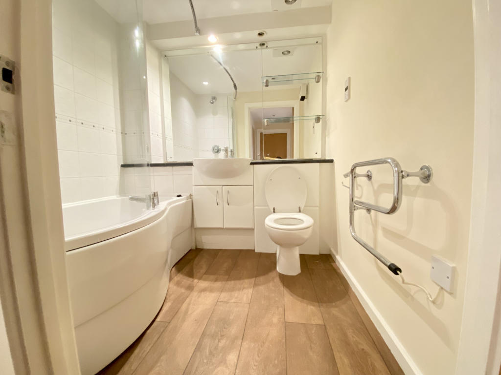 2 bed 1st Floor Flat for rent in Salford. From Northwood - Sale