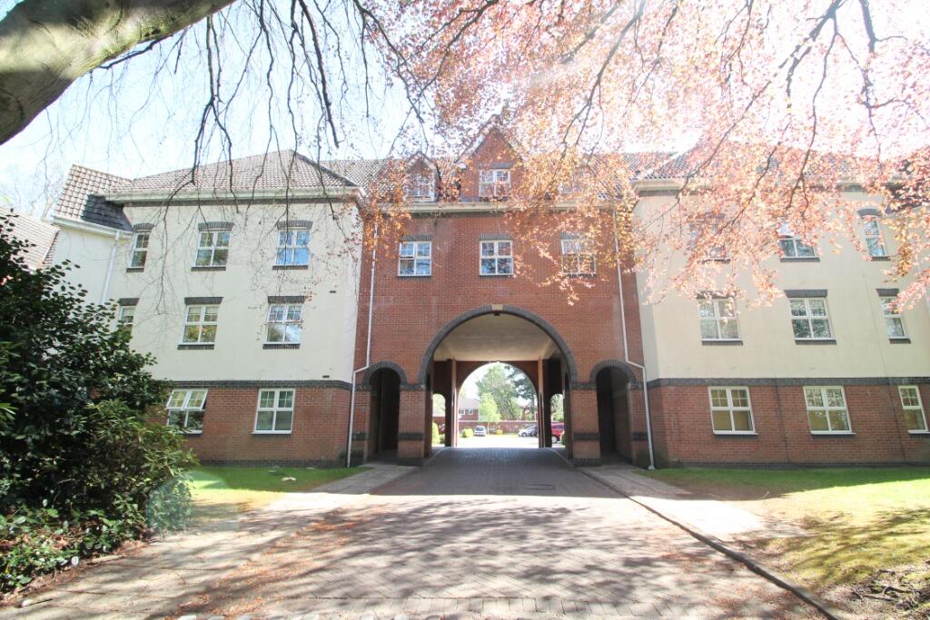 2 bed 1st Floor Flat for rent in Sale. From Northwood - Sale