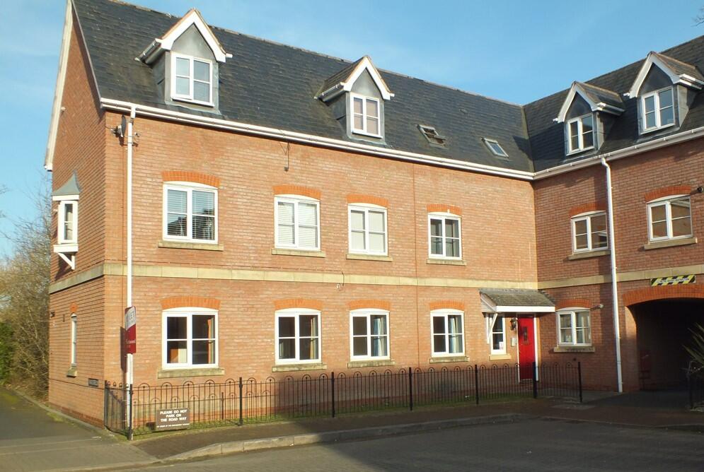 2 bed 1st Floor Flat for rent in Dickens Heath. From Northwood - Solihull