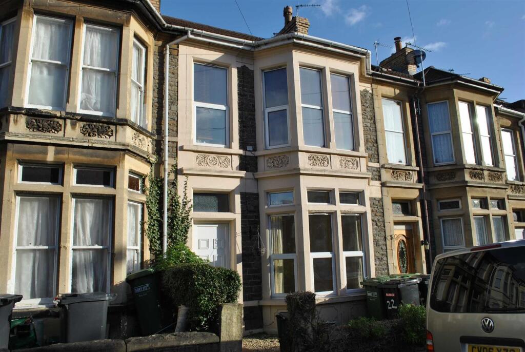 1 bed Apartment for rent in Two Mile Hill. From Oak Estate Agents - Kingswood