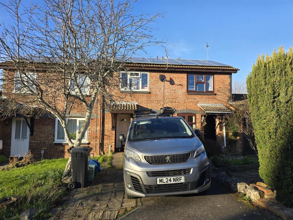 2 bed Mid Terraced House for rent in Bristol. From Oak Estate Agents - Kingswood