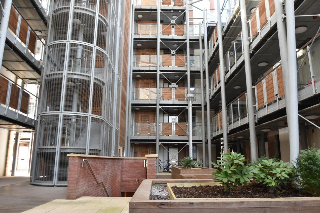 2 bed Apartment for rent in Bristol. From Oak Estate Agents - Kingswood 2 bed Apartment for rent in Bristol. From Oak Estate Agents - Kingswood