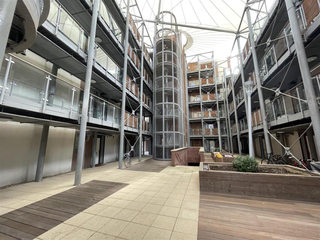 2 bed Apartment for rent in Bristol. From Oak Estate Agents - Kingswood
