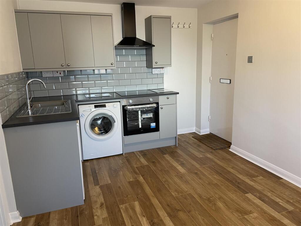 1 bed Apartment for rent in Oldland. From Oak Estate Agents - Kingswood