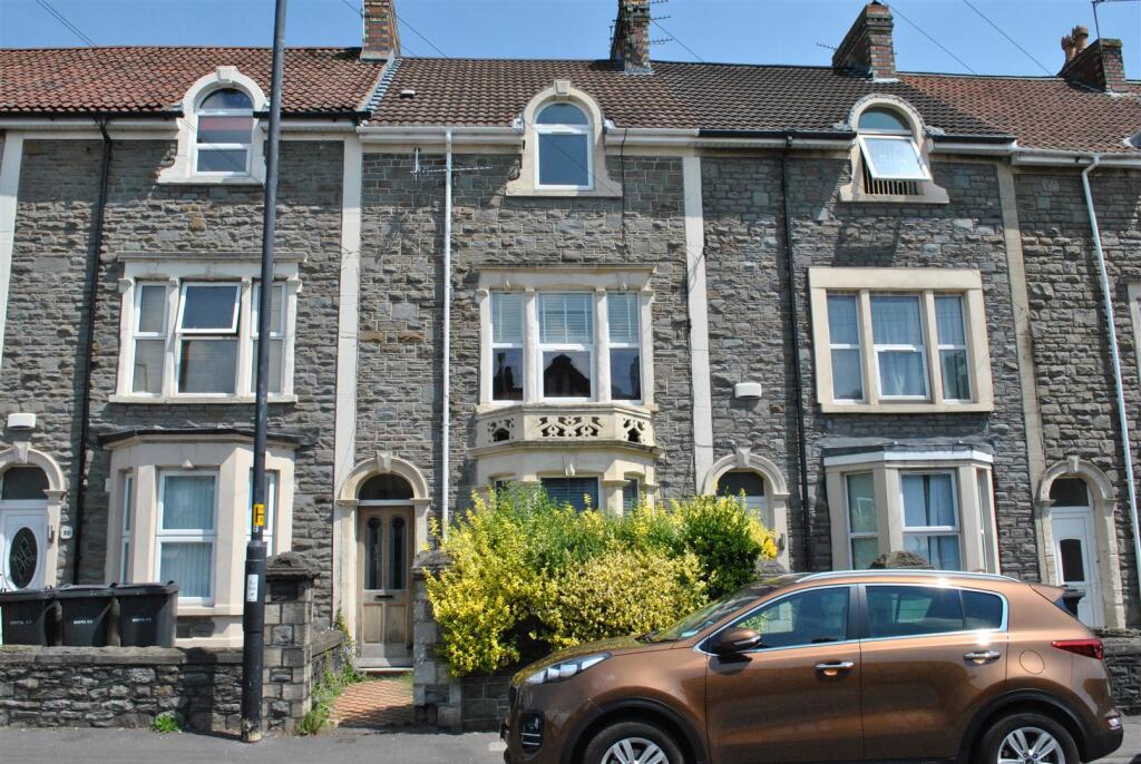 4 bed Not Specified for rent in Two Mile Hill. From Oak Estate Agents - Kingswood