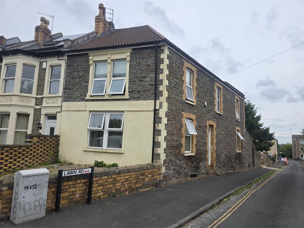 3 bed End of Terrace for rent in Hillfields. From Oak Estate Agents - Kingswood