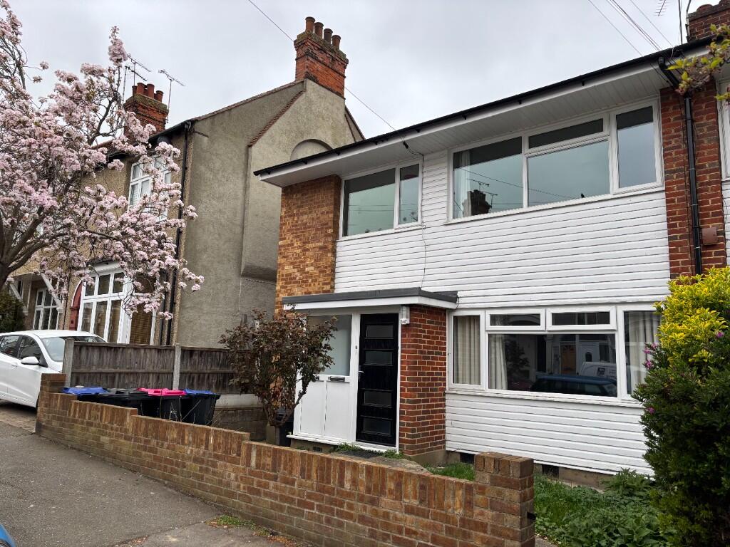2 bed 1st Floor Flat for rent in Hadleigh. From oakleighblue.co.uk - Hockley - Essex