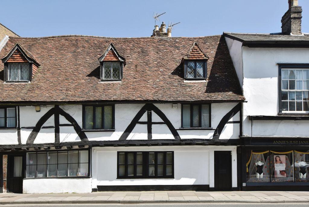 3 bed Mid Terraced House for rent in Salisbury. From Oliver Chandler - Salisbury