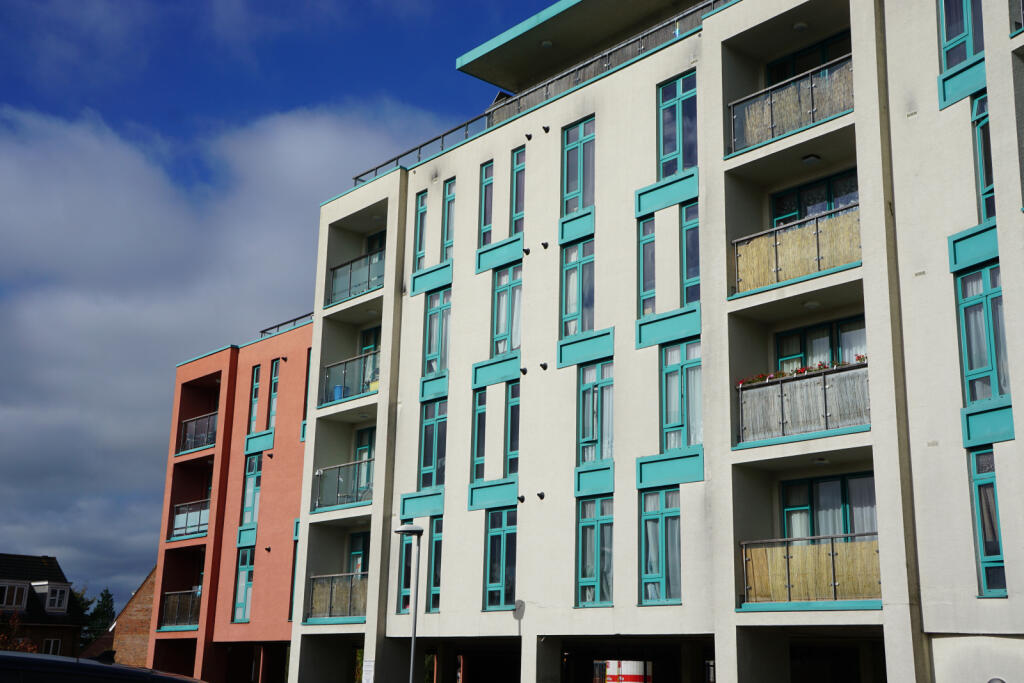 2 bed 1st Floor Flat for rent in Crawley. From ONE RENT - Crawley