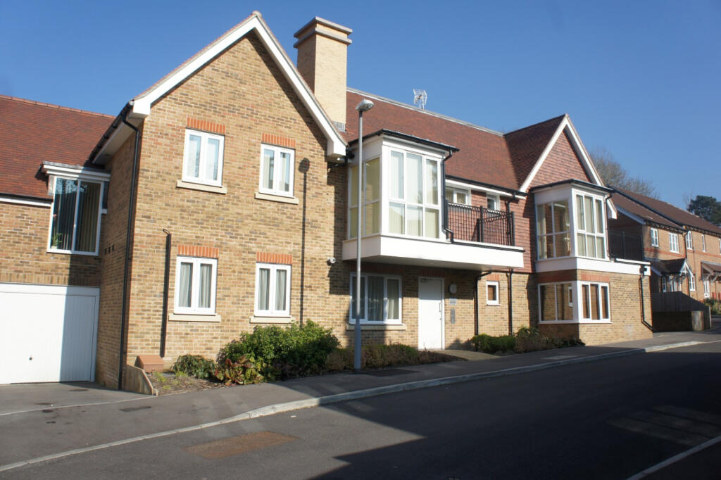 2 bed 1st Floor Flat for rent in Crawley. From ONE RENT - Crawley