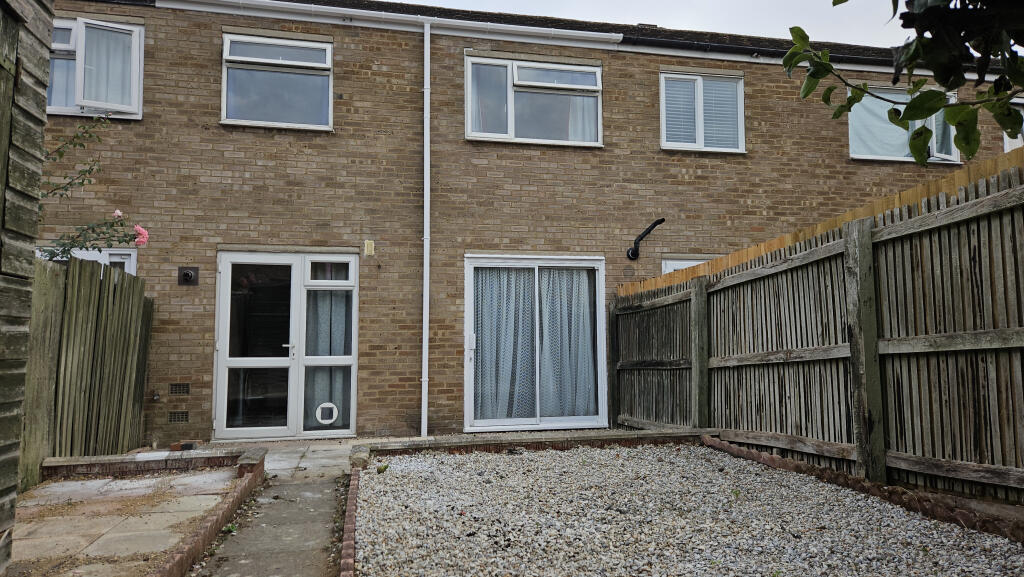 3 bed Mid Terraced House for rent in Stevenage. From Own Homes - Stevenage