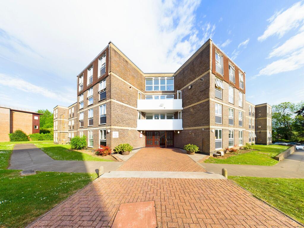 4 bed Apartment for rent in Stanmore. From Oyster Properties - Stanmore