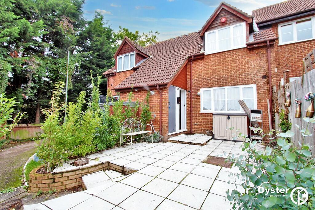 1 bed Mid Terraced House for rent in London. From Oyster Properties - Stanmore
