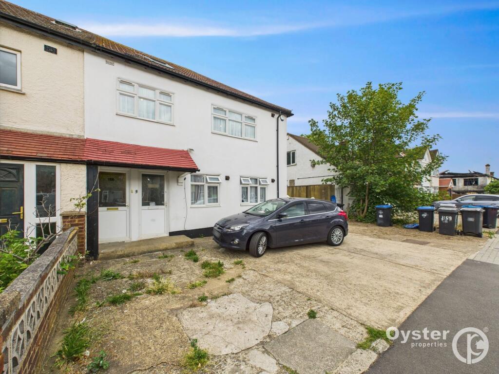 4 bed Apartment for rent in Wembley. From Oyster Properties - Stanmore
