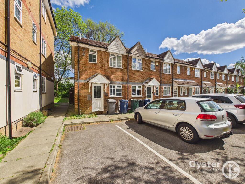 2 bed Mid Terraced House for rent in Hendon. From Oyster Properties - Stanmore