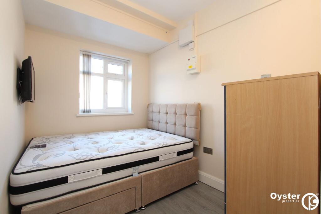 4 bed Studio for rent in London. From Oyster Properties - Stanmore 4 bed Studio for rent in London. From Oyster Properties - Stanmore