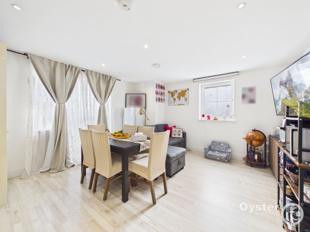 2 bed 1st Floor Flat for rent in Hendon. From Oyster Properties - Stanmore