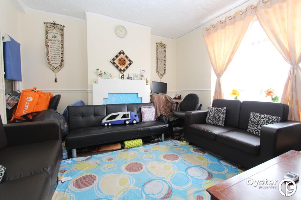 3 bed 1st Floor Flat for rent in Stanmore. From Oyster Properties - Stanmore