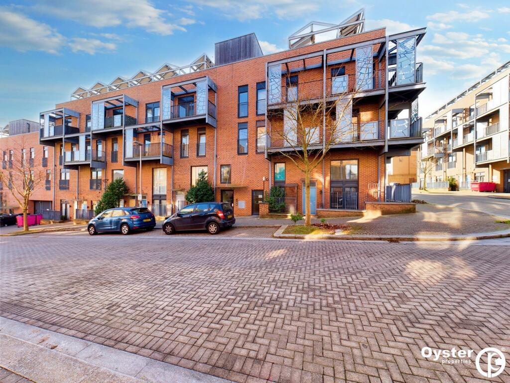 4 bed Mid Terraced House for rent in Milton Keynes. From Oyster Properties - Stanmore