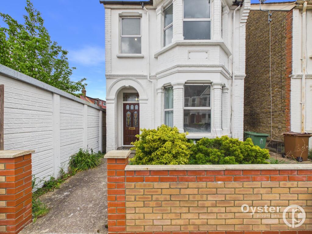 4 bed Detached for rent in Harrow. From Oyster Properties - Stanmore