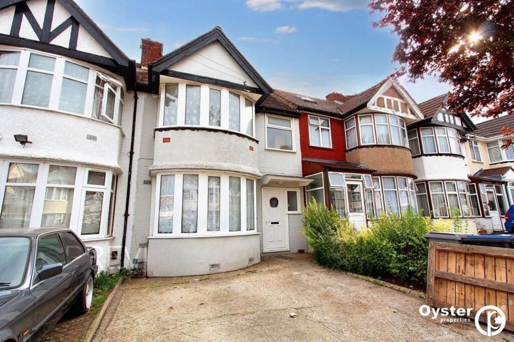 4 bed Mid Terraced House for rent in London. From Oyster Properties - Stanmore