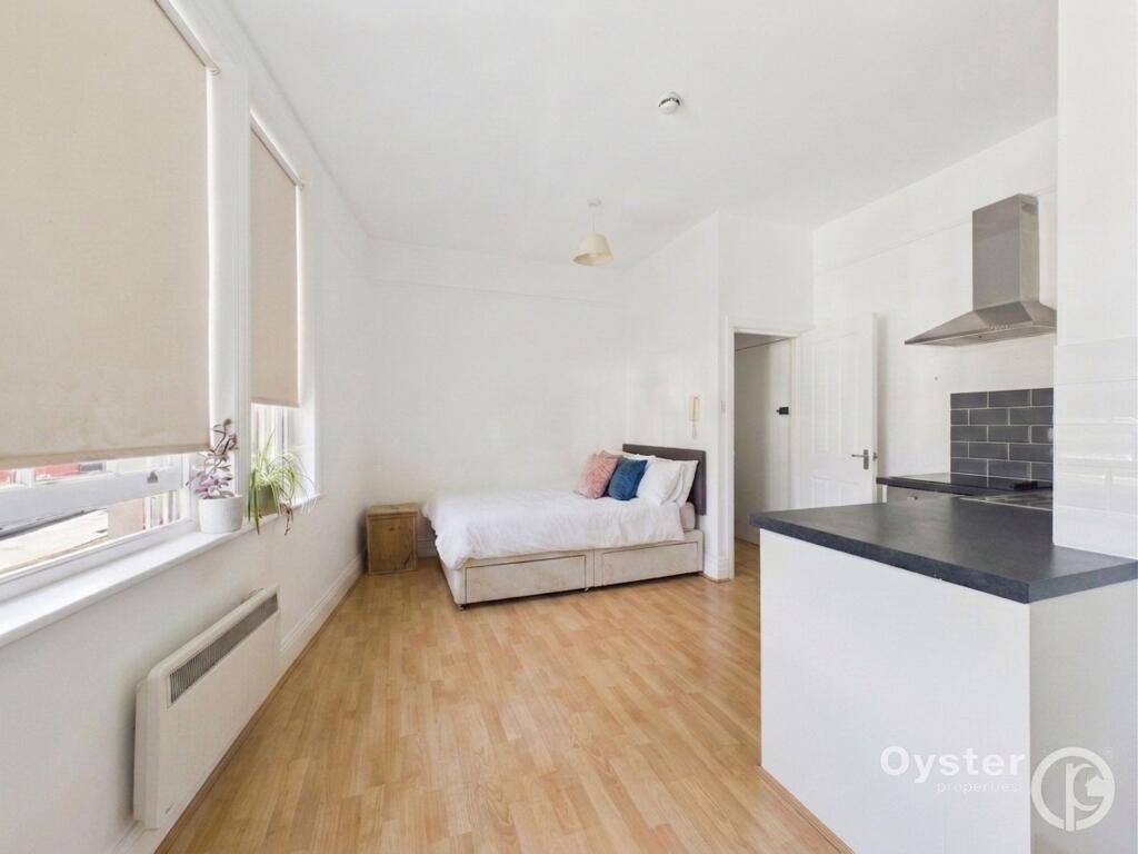 4 bed Studio for rent in Hampstead. From Oyster Properties - Stanmore