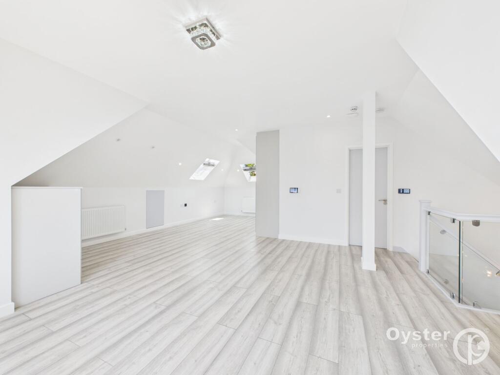 4 bed Studio for rent in Stanmore. From Oyster Properties - Stanmore