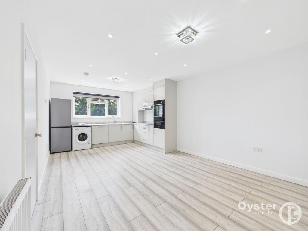 3 bed 1st Floor Flat for rent in Stanmore. From Oyster Properties - Stanmore
