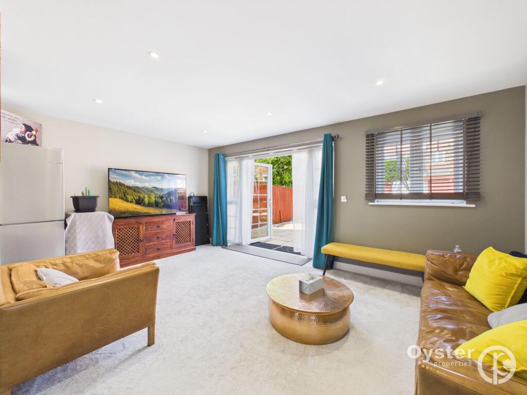 2 bed Bungalow for rent in Bushey. From Oyster Properties - Stanmore