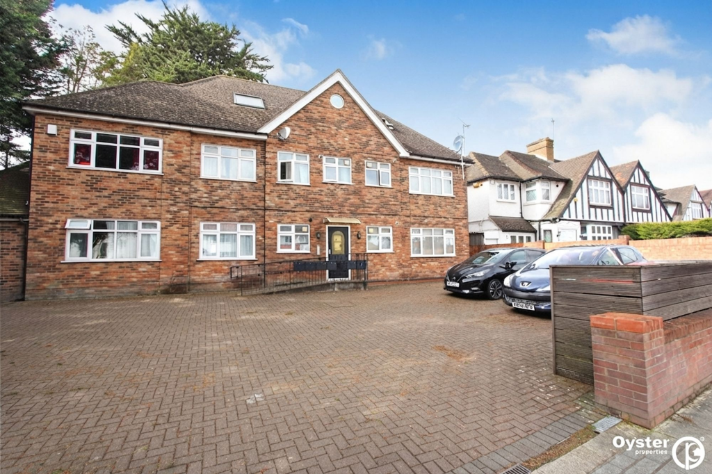 2 bed 1st Floor Flat for rent in Stanmore. From Oyster Properties - Stanmore