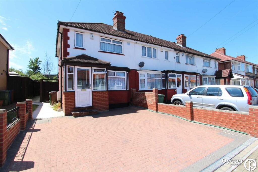 2 bed Mid Terraced House for rent in Kenton. From Oyster Properties - Stanmore