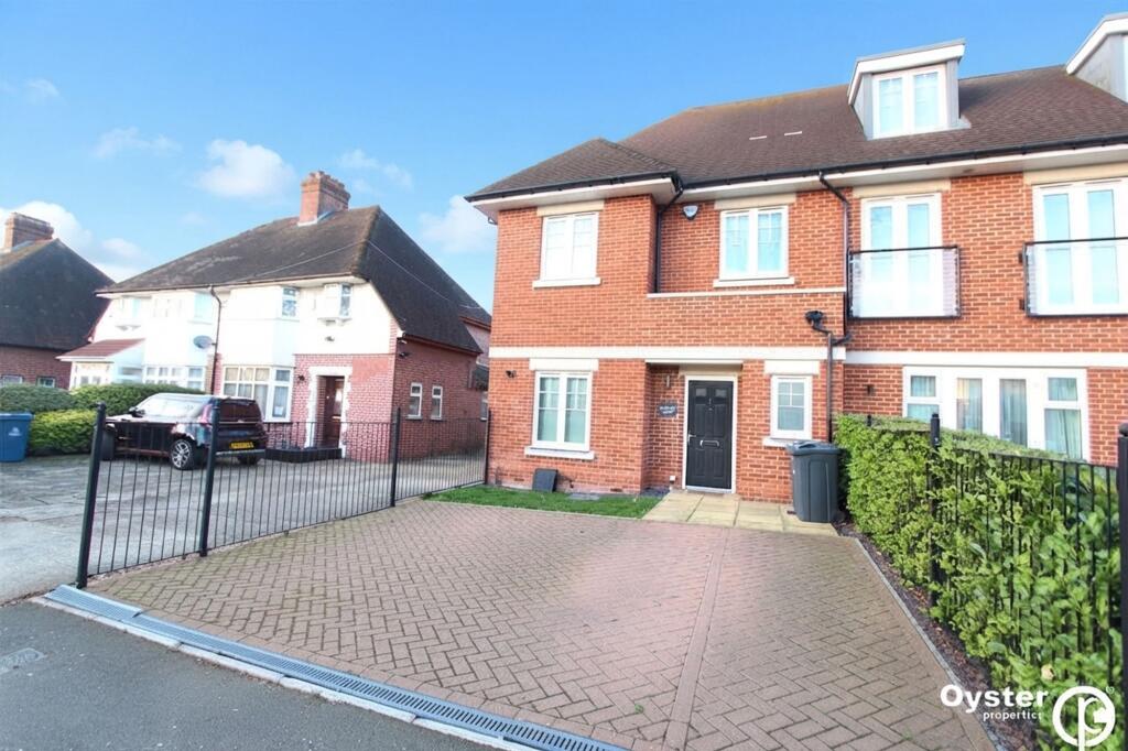 3 bed Mid Terraced House for rent in Stanmore. From Oyster Properties - Stanmore