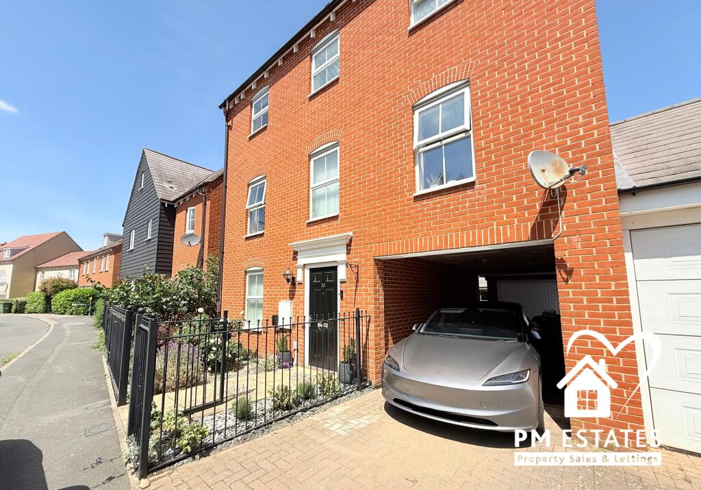 4 bed Town House for rent in Stansted Mountfitchet. From P M Estates - Bishop's Stortford