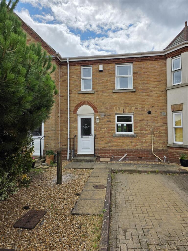 3 bed Mid Terraced House for rent in St Ives. From Parker Properties - St Ives