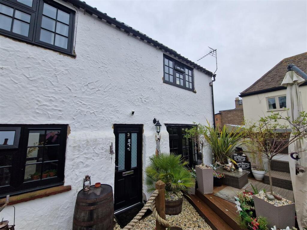 2 bed Mid Terraced House for rent in St Ives. From Parker Properties - St Ives