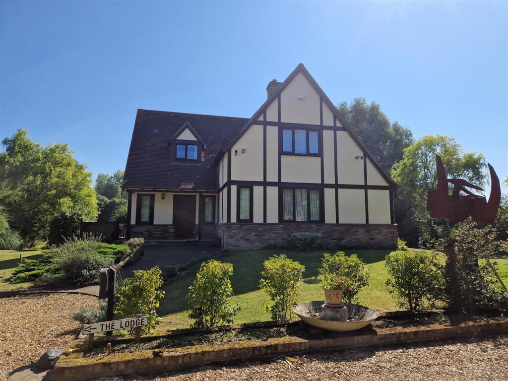 4 bed Detached for rent in St Ives. From Parker Properties - St Ives