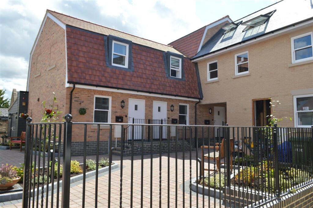1 bed Mid Terraced House for rent in St Ives. From Parker Properties - St Ives
