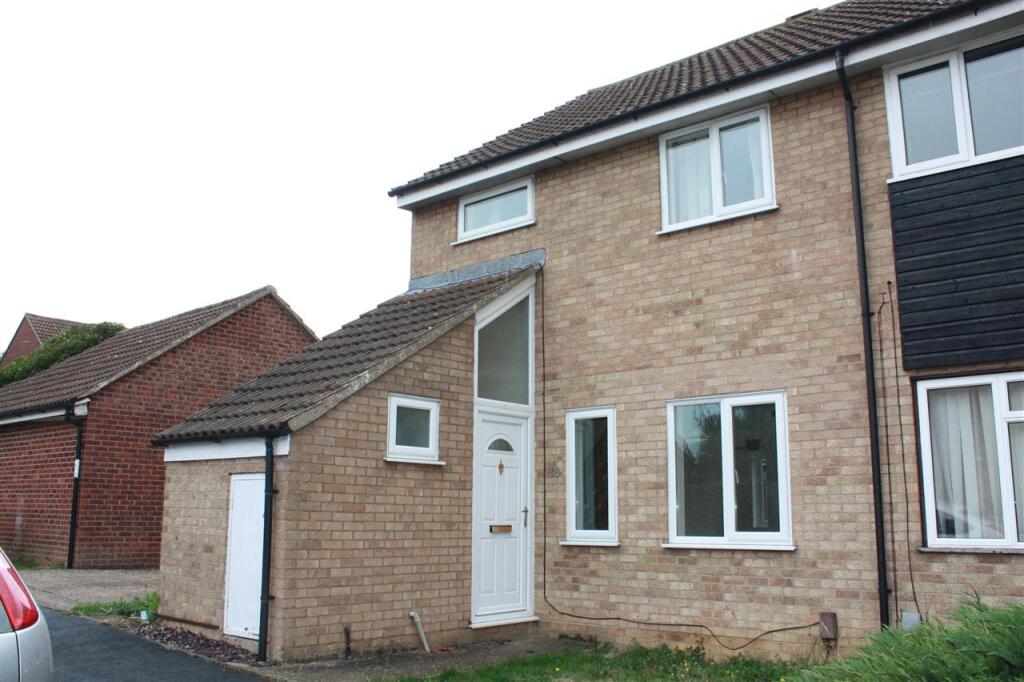 4 bed Mid Terraced House for rent in St Ives. From Parker Properties - St Ives