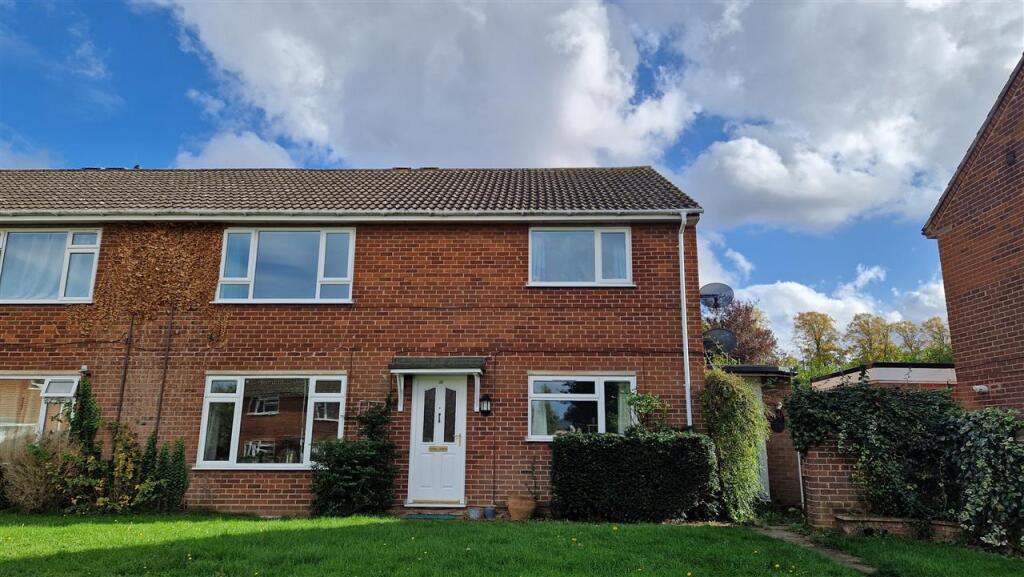 2 bed 1st Floor Flat for rent in Fenstanton. From Parker Properties - St Ives