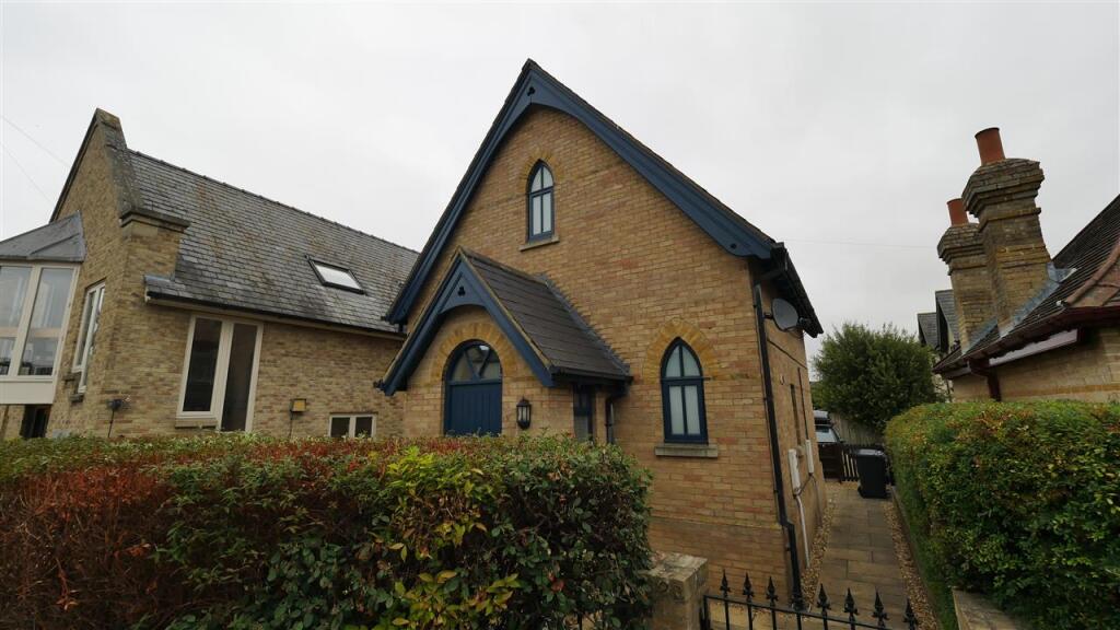2 bed Detached for rent in St Ives. From Parker Properties - St Ives