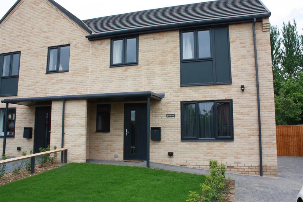 3 bed Semi Detached for rent in St Ives. From Parker Properties - St Ives 3 bed Semi Detached for rent in St Ives. From Parker Properties - St Ives