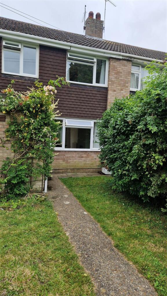 3 bed Mid Terraced House for rent in Cambridge. From Parker Properties - St Ives